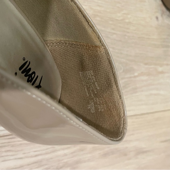 FIONI Nude Pump Platform Heels - Picture 6 of 10